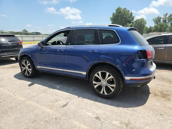 WVGRF7BP5HD003176 2017 VOLKSWAGEN TOUAREG - Image 2