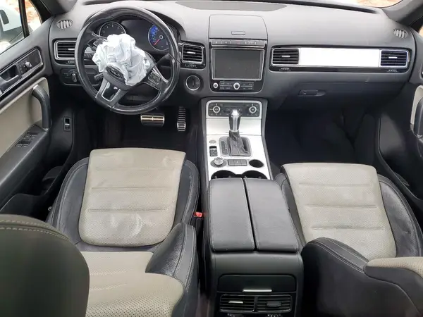 WVGRF7BP5HD003520 2017 VOLKSWAGEN TOUAREG - Image 8