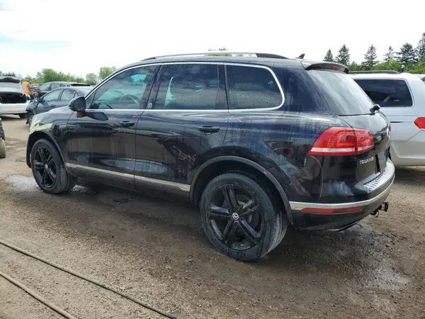 WVGRF7BP5HD004148 2017 VOLKSWAGEN TOUAREG - Image 2