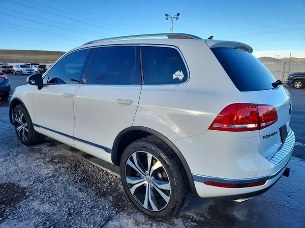 WVGRF7BP5HD004277 2017 VOLKSWAGEN TOUAREG - Image 2