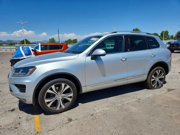 WVGRF7BP5HD004411 2017 VOLKSWAGEN TOUAREG - Image 1