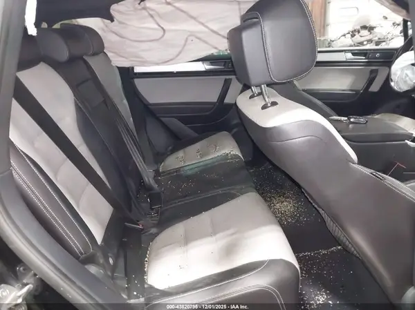 WVGRF7BP6HD001789 2017 VOLKSWAGEN TOUAREG - Image 8