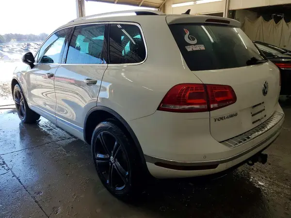 WVGRF7BP6HD003249 2017 VOLKSWAGEN TOUAREG - Image 2