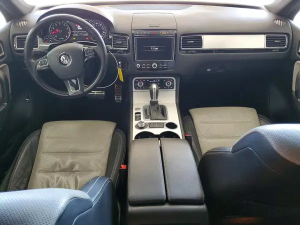 WVGRF7BP6HD003249 2017 VOLKSWAGEN TOUAREG - Image 8