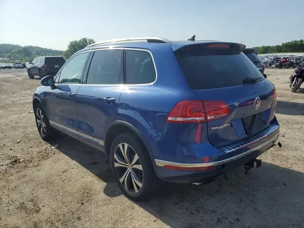 WVGRF7BP6HD004031 2017 VOLKSWAGEN TOUAREG - Image 2