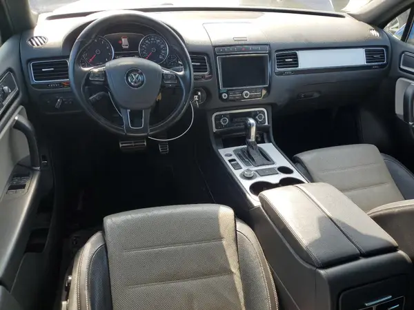 WVGRF7BP6HD004031 2017 VOLKSWAGEN TOUAREG - Image 8