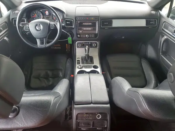 WVGRF7BP6HD004160 2017 VOLKSWAGEN TOUAREG - Image 8