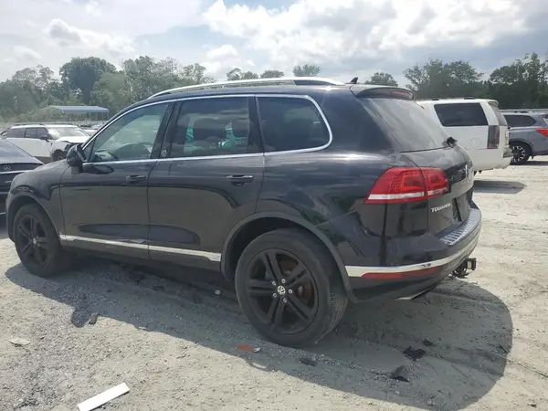 WVGRF7BP6HD004806 2017 VOLKSWAGEN TOUAREG - Image 2