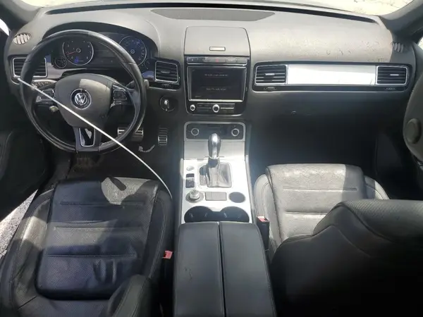 WVGRF7BP6HD004806 2017 VOLKSWAGEN TOUAREG - Image 8