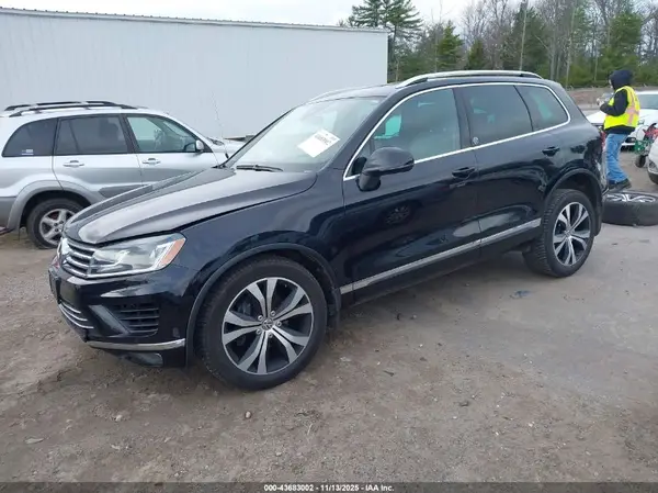 WVGRF7BP6HD006412 2017 VOLKSWAGEN TOUAREG - Image 2