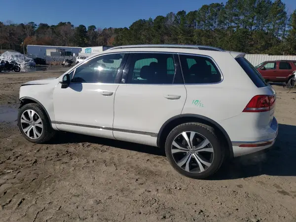 WVGRF7BP6HD006569 2017 VOLKSWAGEN TOUAREG - Image 2