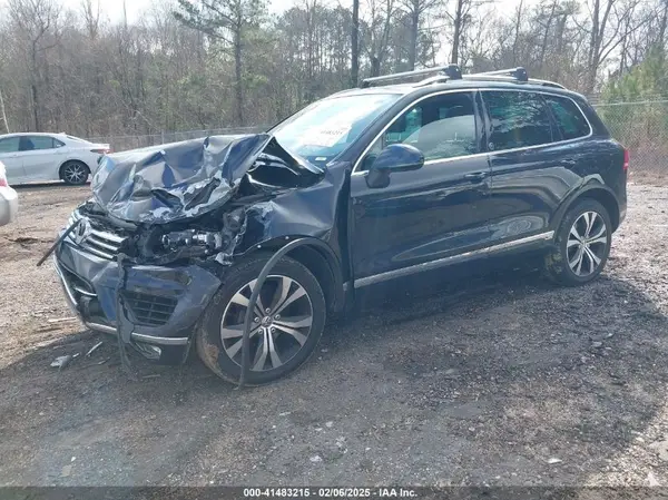 WVGRF7BP6HD006748 2017 VOLKSWAGEN TOUAREG - Image 2