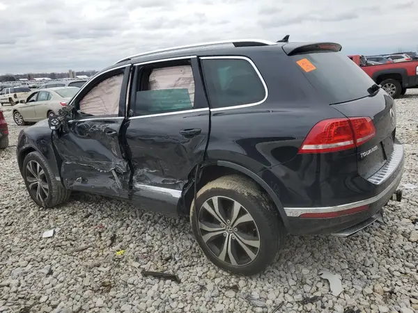 WVGRF7BP7HD000084 2017 VOLKSWAGEN TOUAREG - Image 2