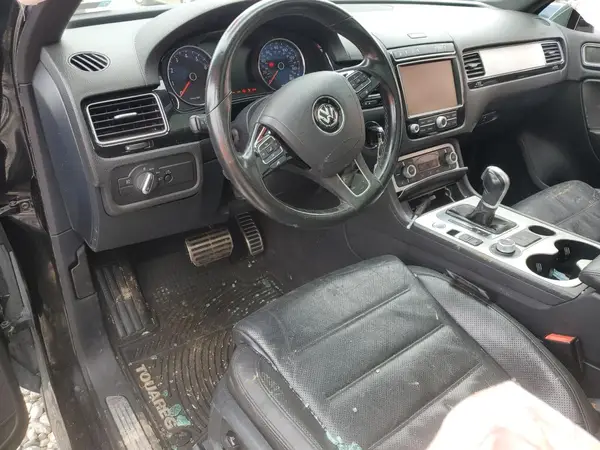WVGRF7BP7HD000084 2017 VOLKSWAGEN TOUAREG - Image 8