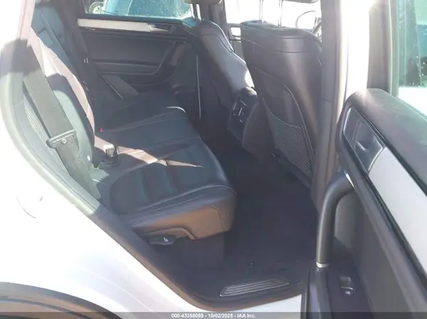WVGRF7BP7HD001784 2017 VOLKSWAGEN TOUAREG - Image 8