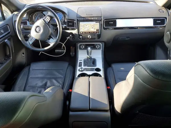 WVGRF7BP7HD002031 2017 VOLKSWAGEN TOUAREG - Image 8
