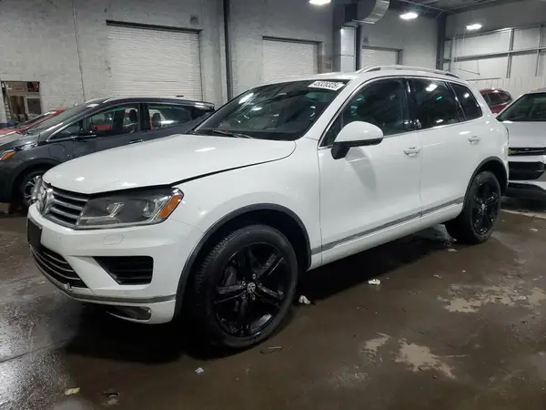 WVGRF7BP7HD002143 2017 VOLKSWAGEN TOUAREG - Image 1