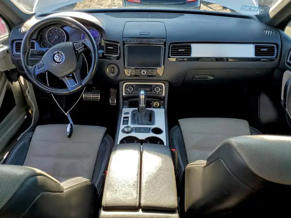 WVGRF7BP7HD003227 2017 VOLKSWAGEN TOUAREG - Image 8