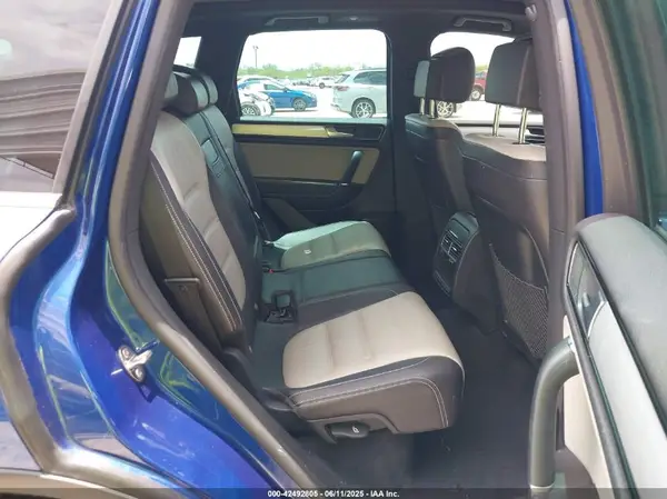 WVGRF7BP7HD004054 2017 VOLKSWAGEN TOUAREG - Image 8