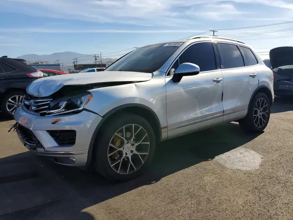 WVGRF7BP7HD004488 2017 VOLKSWAGEN TOUAREG - Image 1