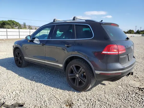 WVGRF7BP7HD005348 2017 VOLKSWAGEN TOUAREG - Image 2