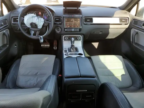 WVGRF7BP7HD005348 2017 VOLKSWAGEN TOUAREG - Image 8