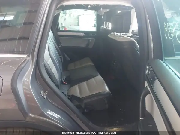 WVGRF7BP7HD005799 2017 VOLKSWAGEN TOUAREG - Image 8