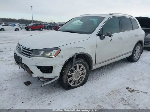 WVGRF7BP8HD000496 2017 VOLKSWAGEN TOUAREG - Image 2