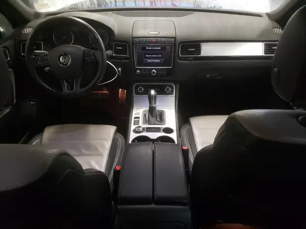 WVGRF7BP8HD000577 2017 VOLKSWAGEN TOUAREG - Image 8