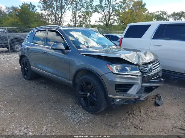 WVGRF7BP8HD000692 2017 VOLKSWAGEN TOUAREG - Image 1