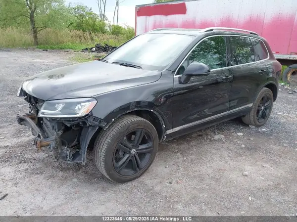 WVGRF7BP8HD005018 2017 VOLKSWAGEN TOUAREG - Image 2