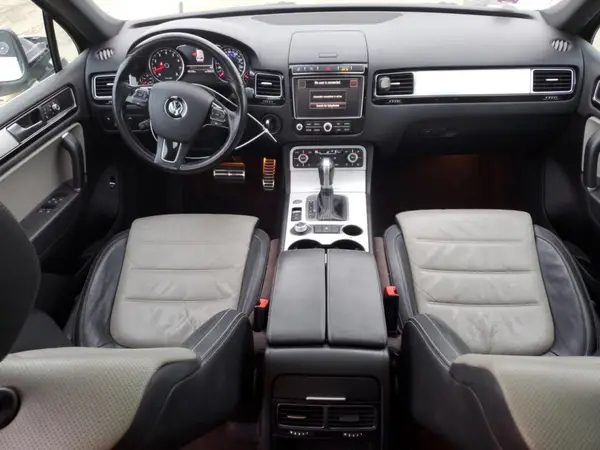 WVGRF7BP8HD005035 2017 VOLKSWAGEN TOUAREG - Image 8