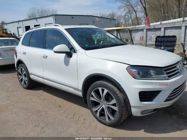 WVGRF7BP8HD005505 2017 VOLKSWAGEN TOUAREG - Image 1