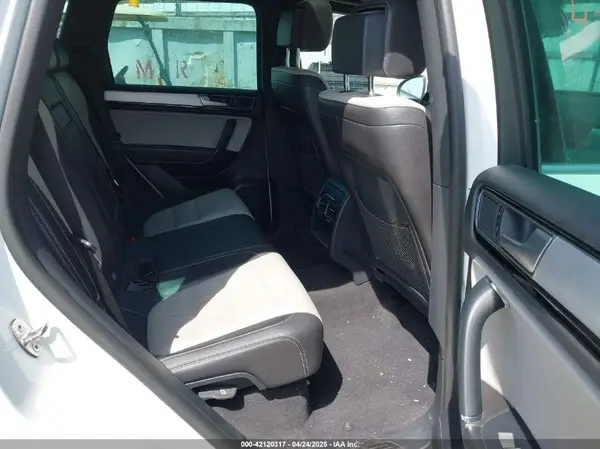 WVGRF7BP8HD005505 2017 VOLKSWAGEN TOUAREG - Image 8