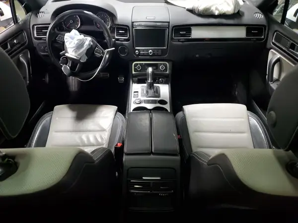 WVGRF7BP8HD005519 2017 VOLKSWAGEN TOUAREG - Image 8