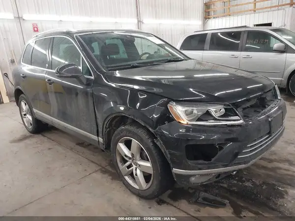 WVGRF7BP8HD006167 2017 VOLKSWAGEN TOUAREG - Image 1