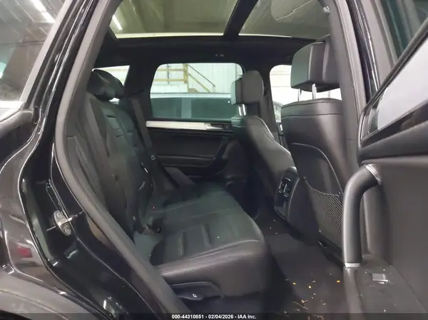 WVGRF7BP8HD006167 2017 VOLKSWAGEN TOUAREG - Image 8