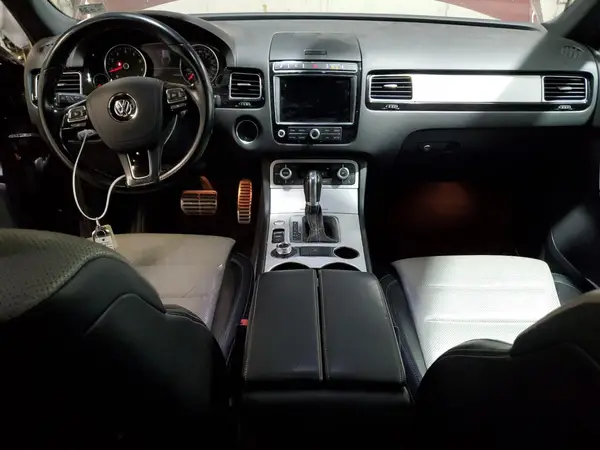 WVGRF7BP8HD006508 2017 VOLKSWAGEN TOUAREG - Image 8