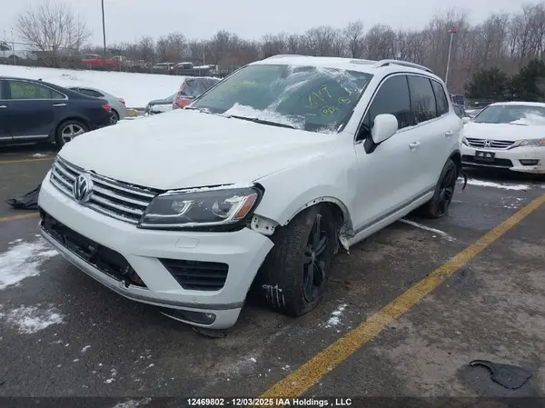 WVGRF7BP9HD000409 2017 VOLKSWAGEN TOUAREG - Image 2