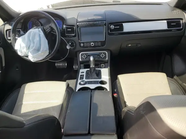 WVGRF7BP9HD000426 2017 VOLKSWAGEN TOUAREG - Image 8