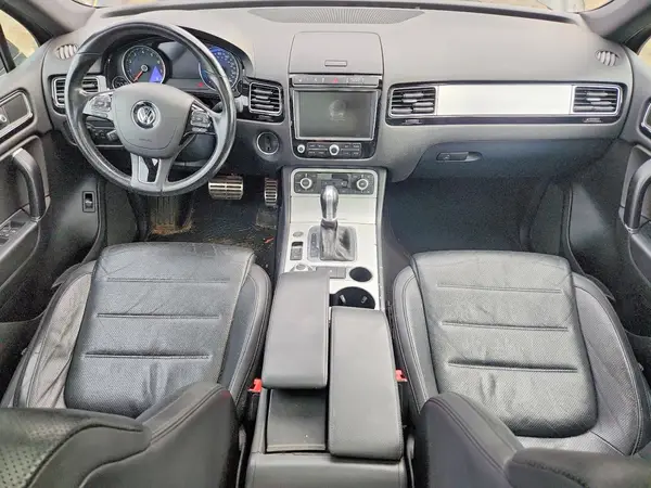 WVGRF7BP9HD000586 2017 VOLKSWAGEN TOUAREG - Image 8