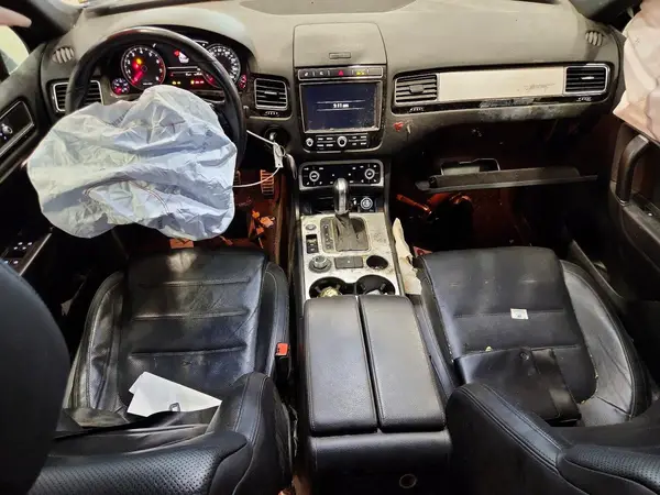 WVGRF7BP9HD000734 2017 VOLKSWAGEN TOUAREG - Image 8