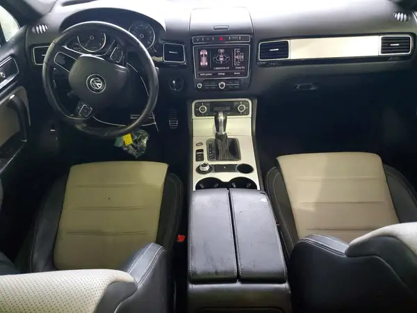 WVGRF7BP9HD000748 2017 VOLKSWAGEN TOUAREG - Image 8