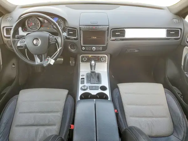 WVGRF7BP9HD001978 2017 VOLKSWAGEN TOUAREG - Image 8