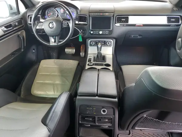 WVGRF7BP9HD002130 2017 VOLKSWAGEN TOUAREG - Image 8
