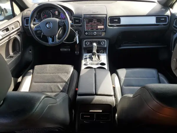 WVGRF7BP9HD002922 2017 VOLKSWAGEN TOUAREG - Image 8