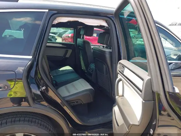 WVGRF7BP9HD003388 2017 VOLKSWAGEN TOUAREG - Image 8