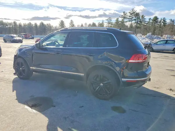 WVGRF7BP9HD003651 2017 VOLKSWAGEN TOUAREG - Image 2