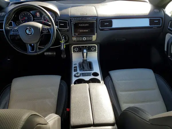 WVGRF7BP9HD003651 2017 VOLKSWAGEN TOUAREG - Image 8
