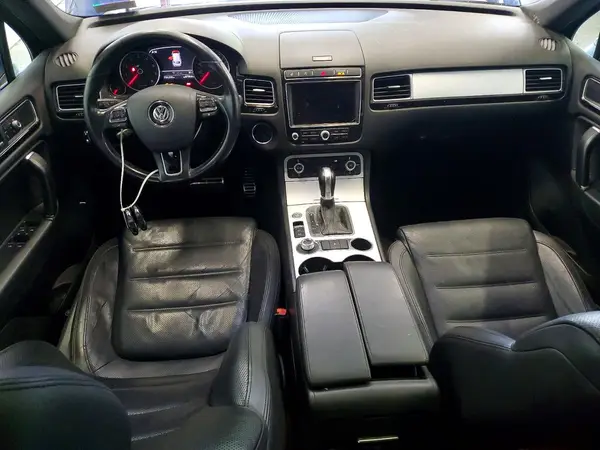 WVGRF7BP9HD004105 2017 VOLKSWAGEN TOUAREG - Image 8